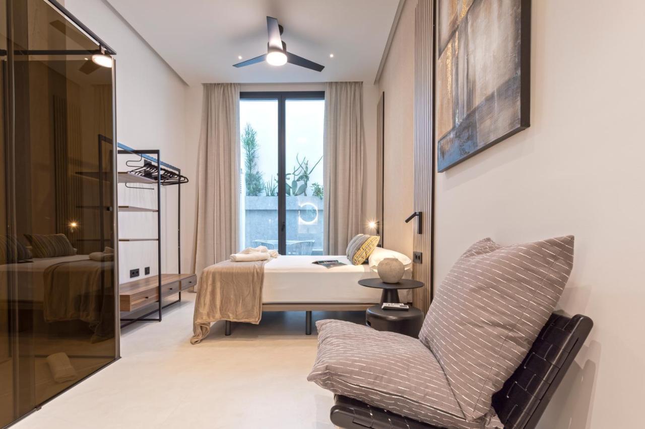 Magnificent Renovated 2Bd 2Bth Duplex With Backyard - City Centre Малага Екстериор снимка